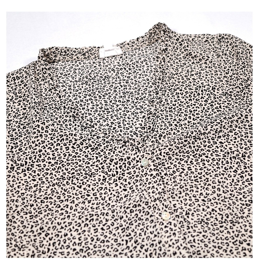 LE LIS COLLECTION Women's Size S Cheetah Print Short Sleeve Tie Front Blouse Top